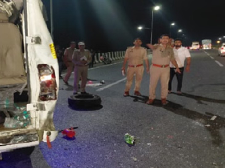 Hapur Bus Accident: Driver Injured, Conductor Dies in Speeding Canter ...