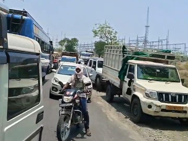 हादसे के कारण मुख्य मार्ग पर लंबा जाम लग गया।