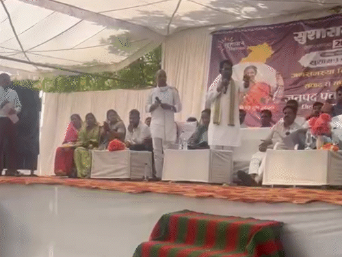 गरियाबंद में भाजपा विधायक रोहित साहू ने मंच से कहा कि रिश्वत लेने वाले पटवारी को जूता से मारूंगा।