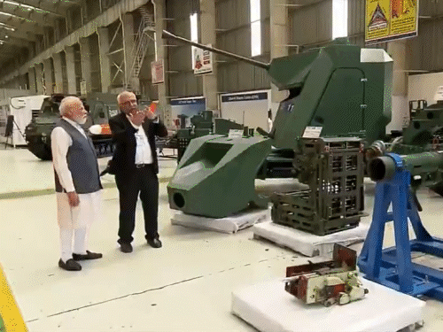 पीएम मोदी ने लार्सन एंड टुब्रो के आर्म्ड सिस्टम्स कॉम्प्लेक्स विजिट किया।
