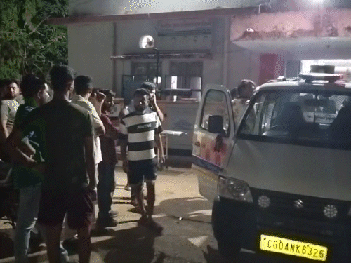 पुलिस ने शव का पंचनामा कर पोस्टमॉर्टम के लिए भेज दिया है।