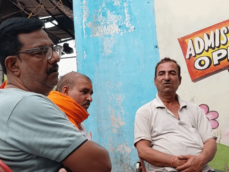 सीट रिक्त होने के बाद दतिया में इस समय उपचुनाव की ही चर्चा है।