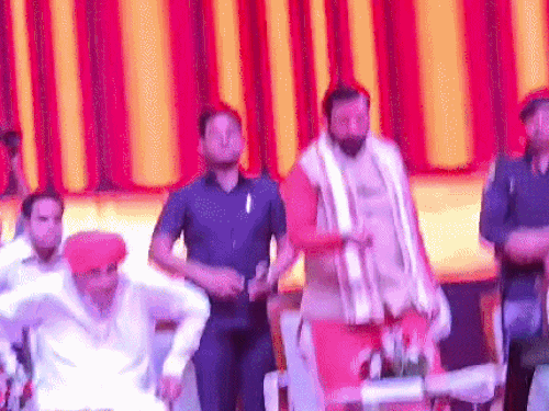 पंचकूला में हरियाणा एग्री-बिजनेस एवं कोल्ड-चेन केंद्र (HACE) का रिमोट का बटन दबाकर शिलान्यास करते सीएम नायब सैनी। - Dainik Bhaskar