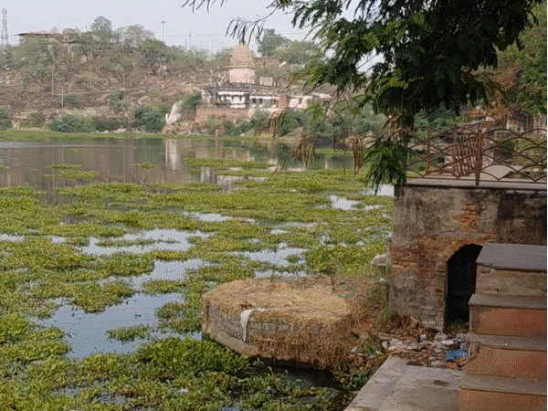 लाला का ताल जिसकी दीवार टूटे 2 साल हो चुके हैं, लेकिन आज तक एक्शन नहीं हुआ।