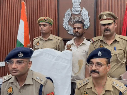 डीसीपी ईस्ट सत्यजीत गुप्ता प्रेस कॉन्फ्रेंस करके मर्डर का खुलासा करते हुए। - Dainik Bhaskar