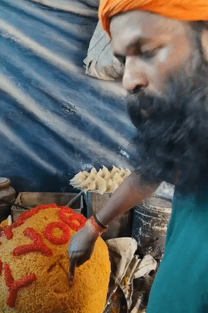 रूपेश ने लड्डू पर लिखा- हैप्पी बर्थडे योगी जी।