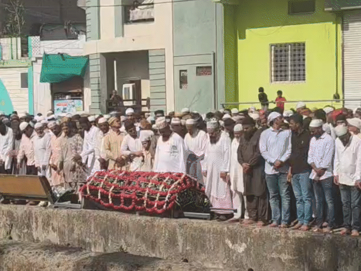 परिजनों ने समझा-बुझाकर अंतिम संस्कार किया।