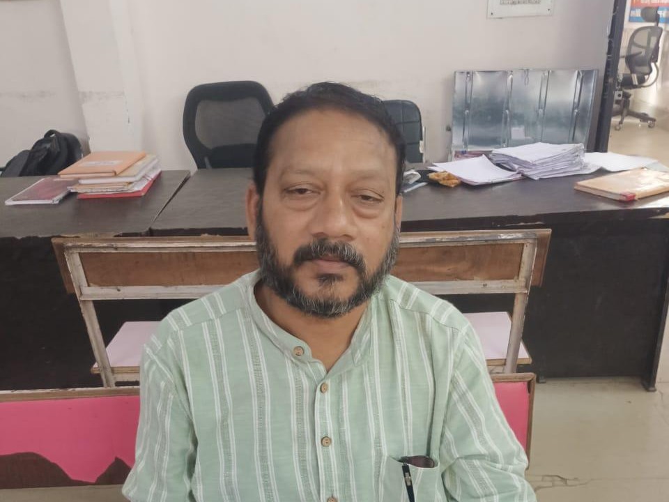 फरार आरोपियों को पुलिस ने पकड़ा है