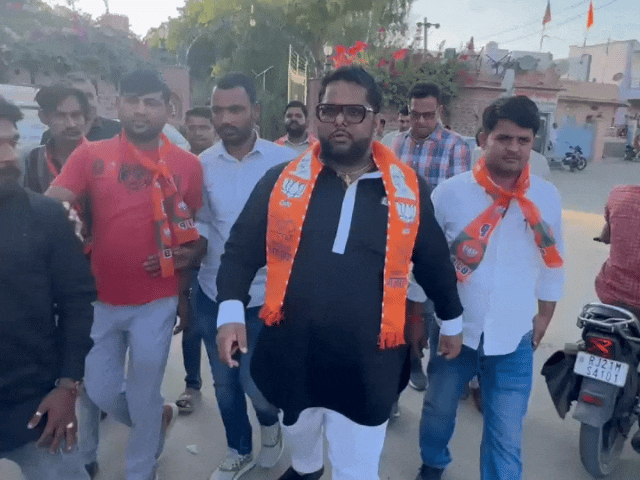 चिकित्सा मंत्री गजेंद्र सिंह खींवसर के बेटे धनंजय सिंह को जान से मारने की धमकी मिली है।