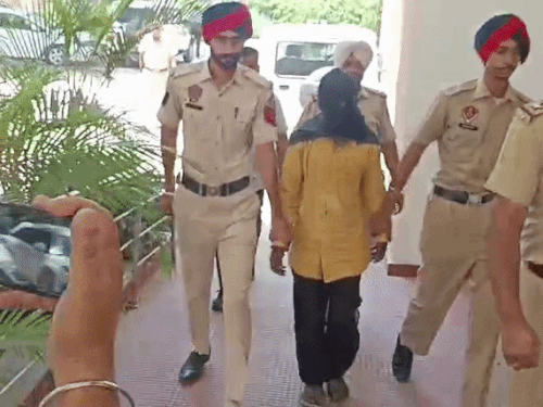 पुलिस ने आरोपी को गिरफ्तार कर लिया है।