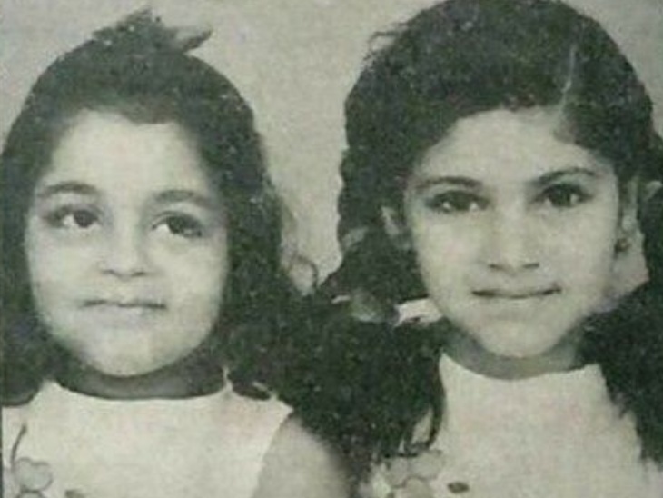 Childhood picture of Dimple Kapadia with sister Simple.
