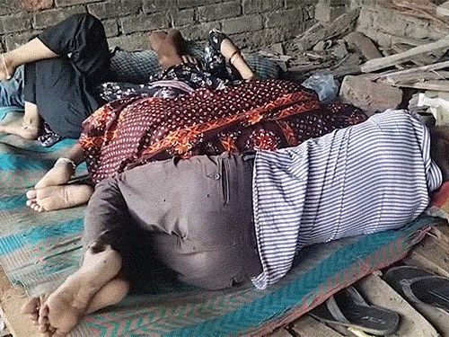 हकीमपूर सीमेवर अनेक घुसखोर बांगलादेशात पाठवण्याची वाट पाहत आहेत.