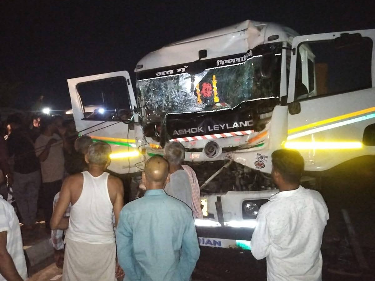 Mau Accident | Varanasi-Gorakhpur Highway Truck Collision Driver Death