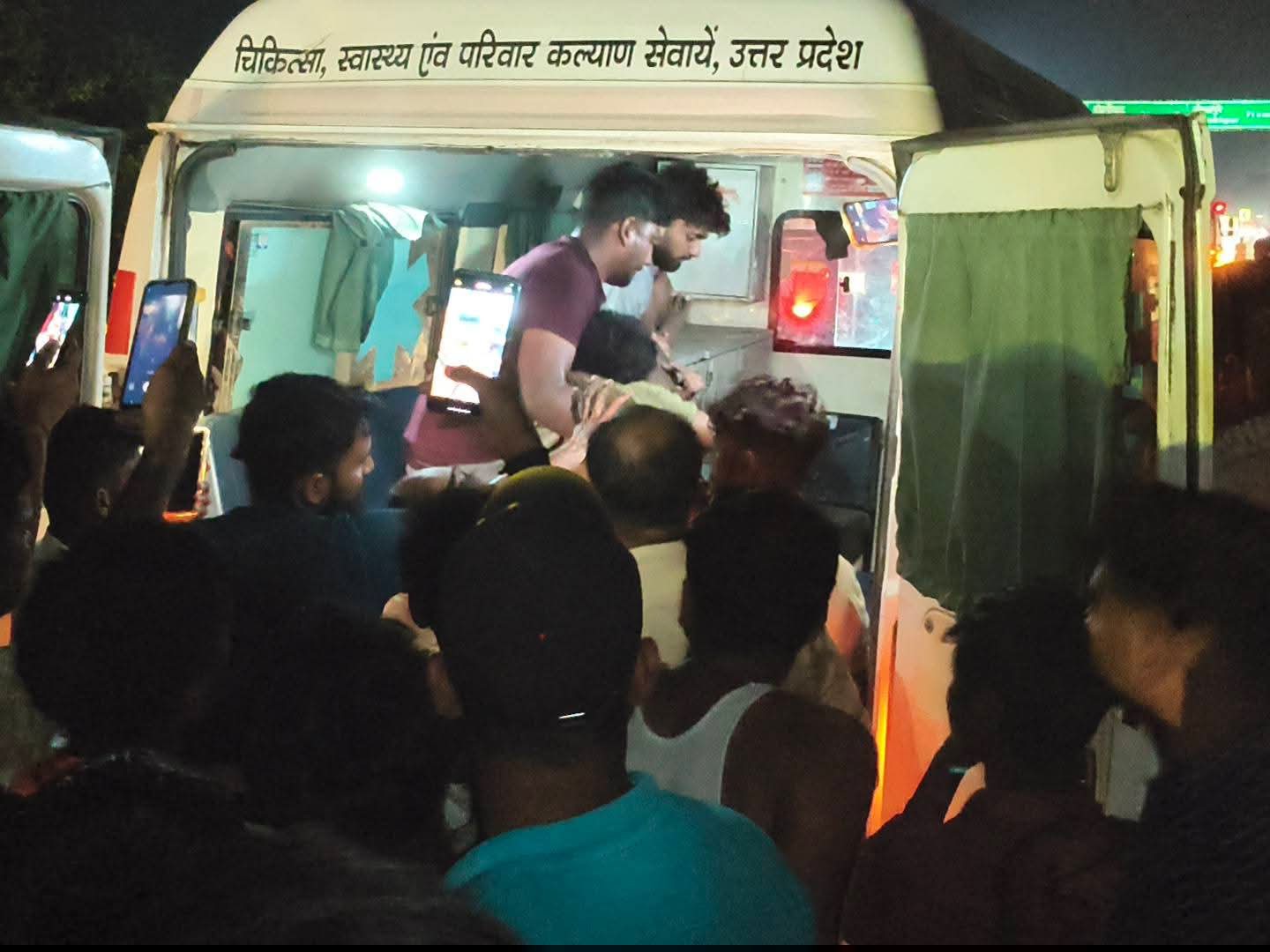 Mau Accident | Varanasi-Gorakhpur Highway Truck Collision Driver Death
