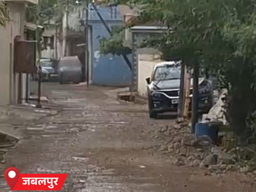 रविवार दोपहर को बादल घिर आए, फिर बारिश शुरू हो गई।