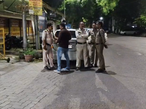 पुलिस मामले को लेकर परिजनों से पूछताछ कर रही है।