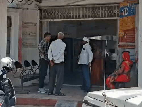 जबलपुर पुलिस थाना परिसर।