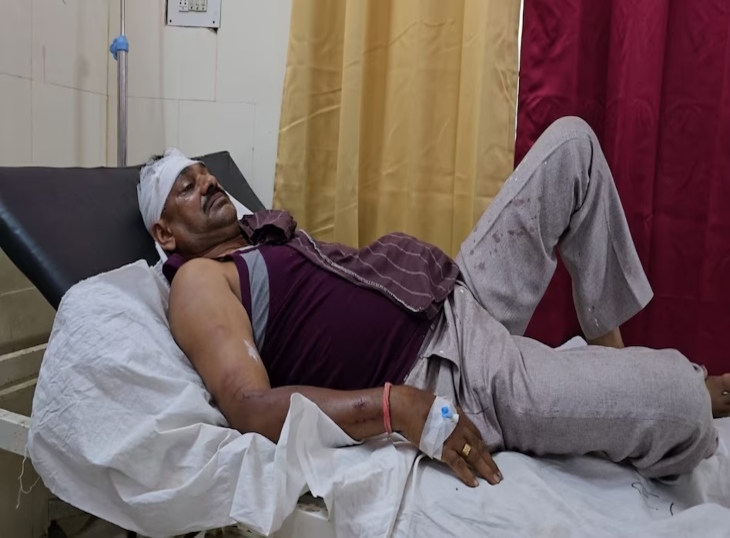 कौशांबी पुलिस ने घायल पुलिसकर्मी को अस्पताल में भर्ती कराया है।