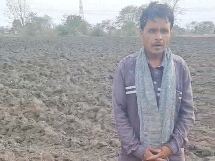 किसान अशोक चढ़ार के खेत में तालाब नहीं बना, फिर भी भुगतान कर दिया गया.