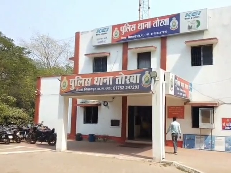 नाबालिग छात्रा से गैंगरेप के मामले में पुलिस ने 3 नाबालिगों को हिरासत में लिया है।