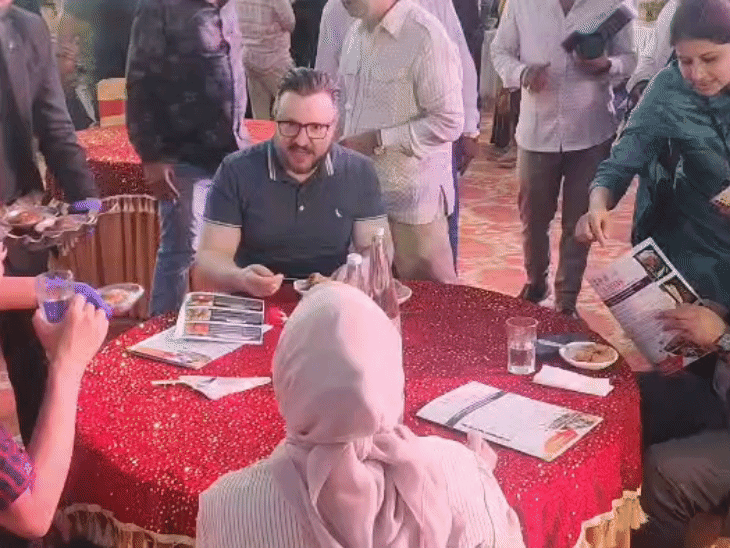 एक दिन पहले, प्रतिनिधियों ने 56 डुकन का दौरा किया और भोजन का आनंद लिया