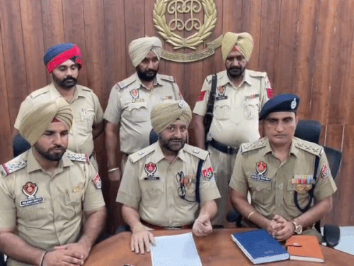 केस की जानकारी देते SP पवनजीत चौधरी।