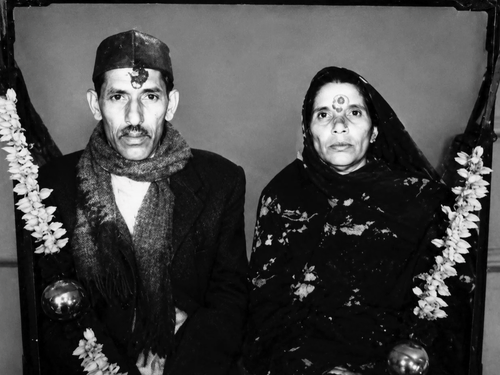 कैंची धाम के प्रारंभिक इतिहास से जुड़ी दुर्लभ तस्वीर में पूर्णानंद तिवारी दंपती।