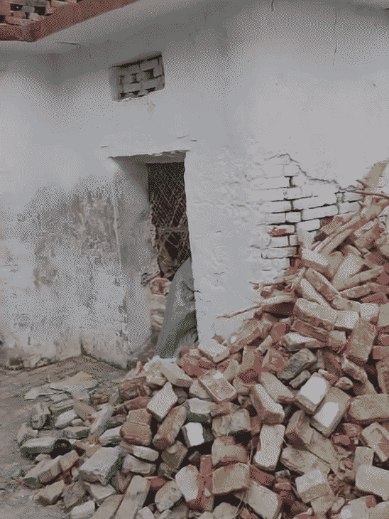 ये भाटपाररानी के वार्ड नंबर-11 में खान सर का पुस्तैनी मकान है, खान सर का बचपन इसी मकान में बीता।
