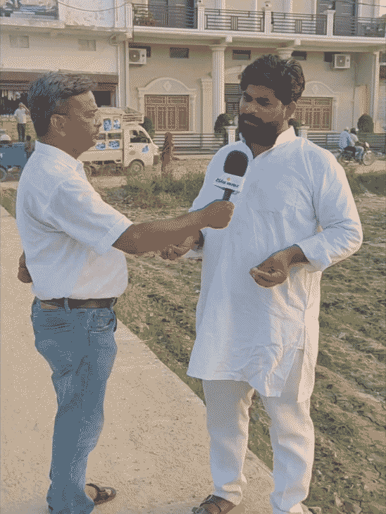 वार्ड-1 के सभाषद आदित्य सिंह उर्फ मोनू ने कहा- खान सर ने नाली का निर्माण रुकवा दिया जो आज तक रुका पड़ा है।