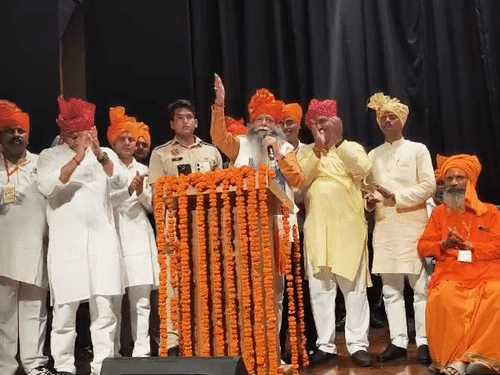 रविवार को राष्ट्रीय अध्यक्ष सूरजपाल सिंह करणी सेना के सम्मेलन को संबोधित किया।