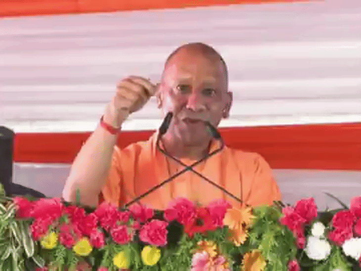 सीएम योगी अपनी रैलियों में सपा सरकार के दौर में कानून-व्यवस्था याद दिलाते हैं। वह हुए कहते हैं कि अब गुंडों पर कड़ी कार्रवाई होती है।