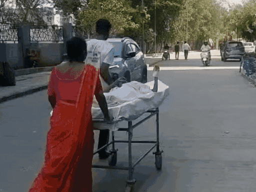 सुपर स्पेशलिटी अस्पताल ने माता-पिता को उनके बेटे के साथ वापस एमवाय अस्पताल भेज दिया