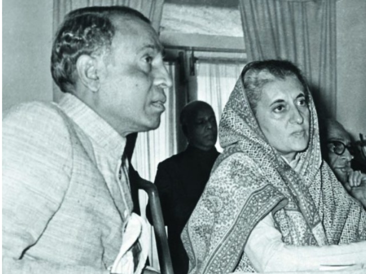 A picture of Ameesha's grandfather Barrister Rajni Patel with Indira Gandhi.