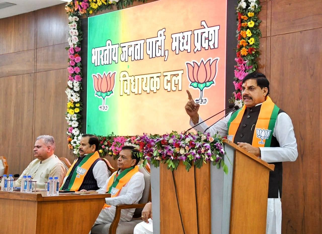 मुख्यमंत्री मोहन यादव ने बीजेपी विधायकों को राज्यसभा चुनाव की प्रक्रिया समझाई।