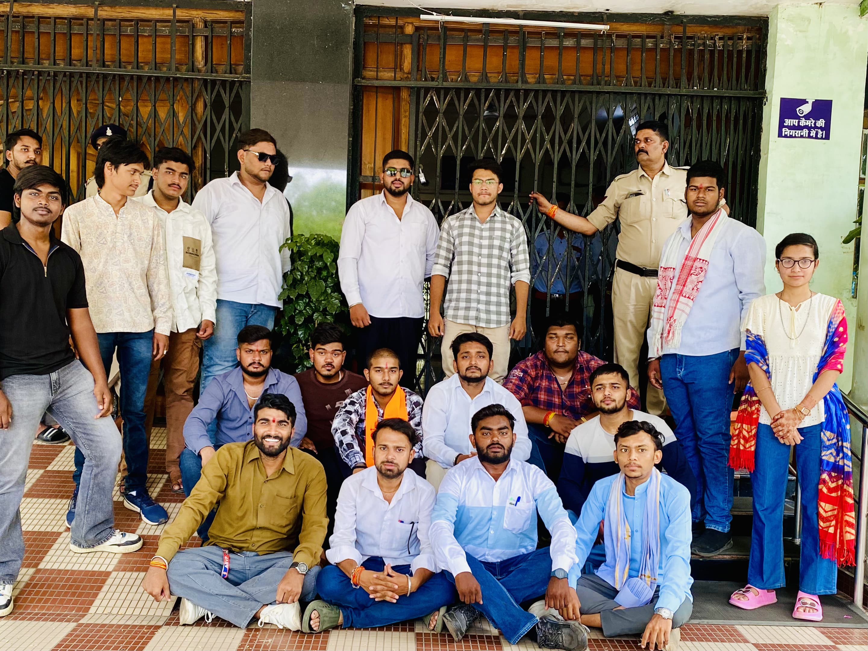 प्रदर्शन करते हुए ABVP के वॉलिंटियर्स