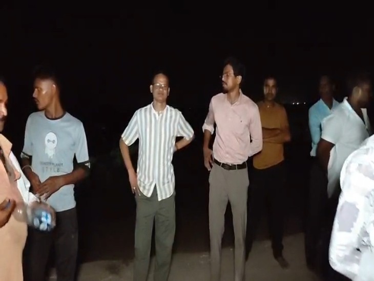विधायक ने मौके से ही राजस्व, खनिज और पुलिस विभाग के अधिकारियों को अवैध खनन की सूचना दी।