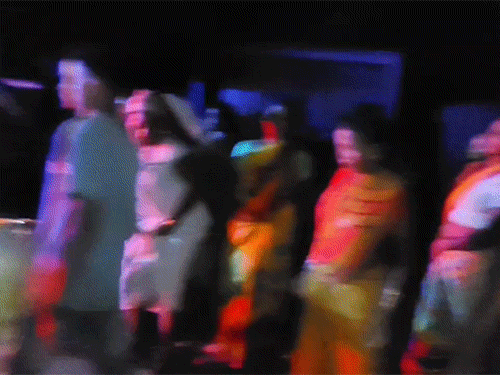 सोमवार रात विरोध में बड़ी संख्या में ग्रामीण इकट्ठा हो गए थे।
