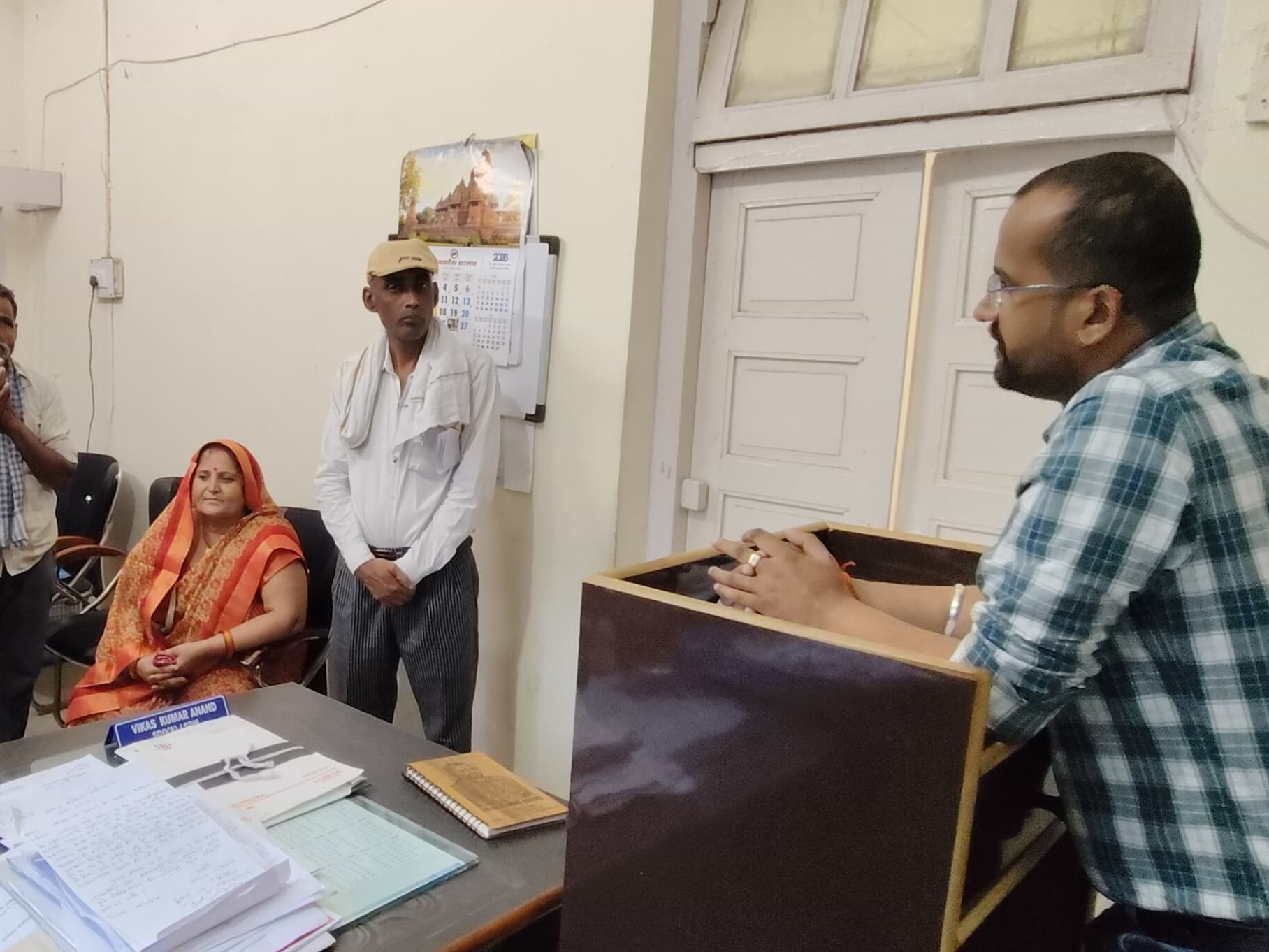 मामलों पर सुनवाई करते एसडीएम।