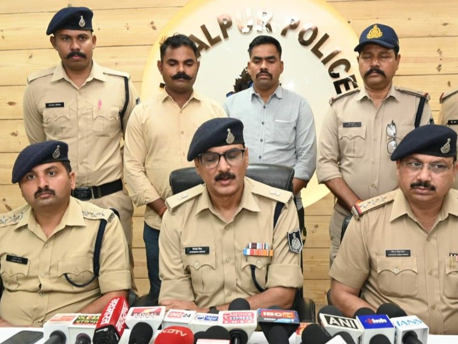 मामले का खुलासा करते एएसपी जितेंद्र सिंह।