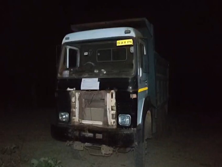 जिला स्तरीय टास्क फोर्स मौके पर पहुंची। टीम ने अवैध रेत परिवहन में संलिप्त पांच हाईवा वाहनों को जब्त कर कार्रवाई की।