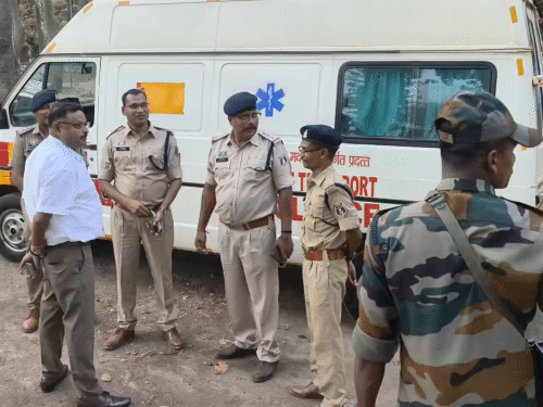 घटना की जनकारी मिलते ही पुलिस के सीनियर अफसर मौके पर पहुंचे।
