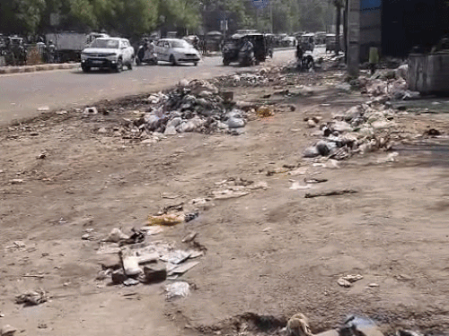 बस स्टैंड के पास गंदगी से बदहाली