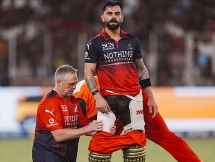 IPL फाइनल में हैमस्ट्रिंग में परेशानी के बाद ट्रीटमेंट लेते कोहली। उन्होंने मैच में नाबाद 75 रन बनाए और मैन ऑफ द मैच चुने गए।