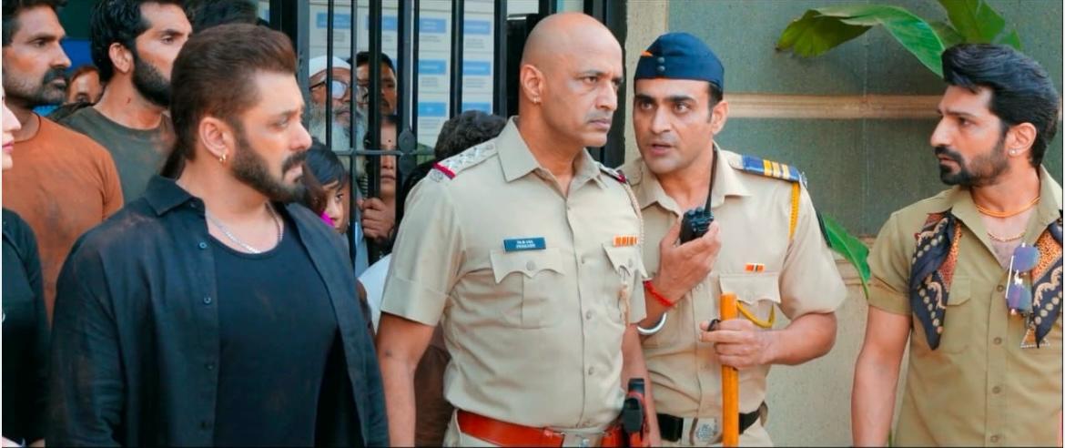 सोनू मिश्रा ने सलमान की फिल्म 'सिकंदर' में एक कॉन्स्टेबल का रोल प्ले किया था।