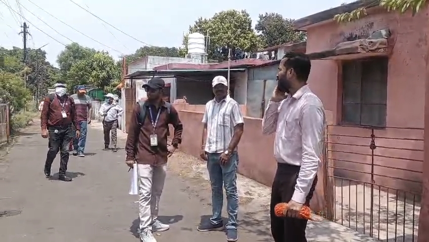 स्वास्थ्य विभाग की टीम ने पूरे क्षेत्र में जाकर सर्वे किया।