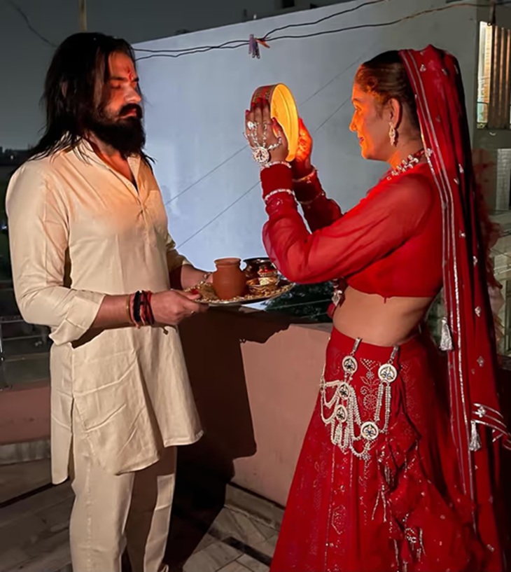 करवा चौध के दौरान सपना चौधरी और वीर साहू।-फाइल फोटो