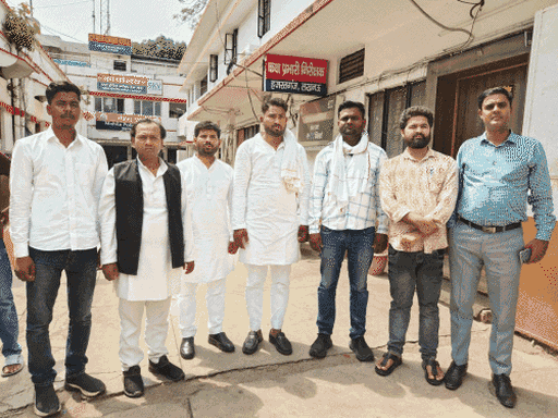 सपा लोहिया वाहिनी के नेताओं ने हजरतगंज कोतवाली में शिकायत दर्ज कराई थी।