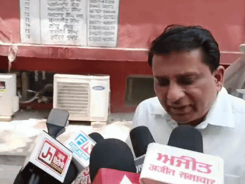 सुपरिंटेंडेंट इंजीनियर प्रवीन सिंगला ने कहा कि बाद में बात करेंगे।