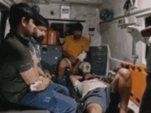 घायलों को एम्बुलेंस से तुरंत टनकपुर सरकारी अस्पताल ले जाया गया।