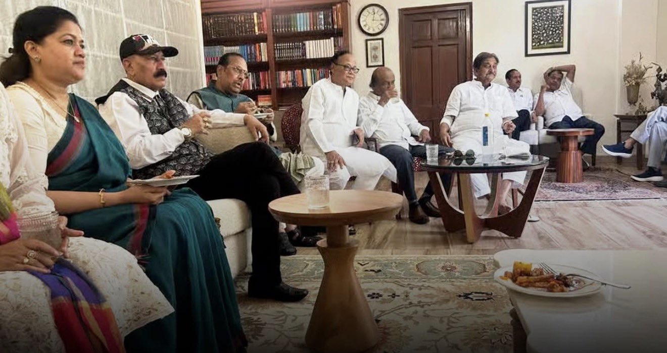 8 जून को BJP के बंगाल प्रभारी भूपेंद्र यादव के घर बैठक हुई, जिसमें कांग्रेस के 12 लोकसभा सांसद और राज्यसभा सांसद सुखेंदु शेखर रे मौजूद थे।